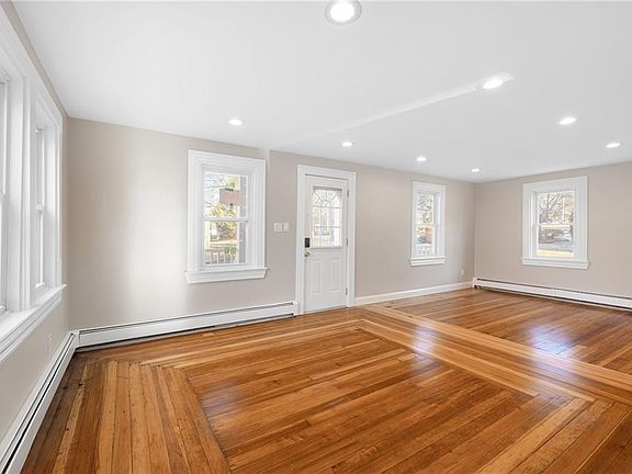 5th image of 94 Kay St