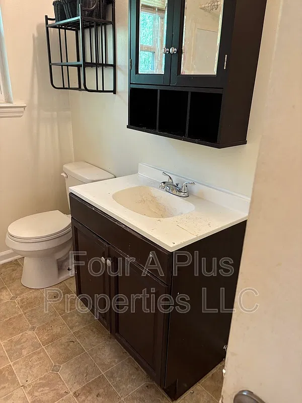 2 bed, 1.0 bath, $1,295 — Photo 2