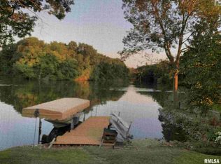 562 Lemon St, Petersburg, IL 62675