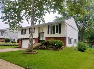 501 Ridge Cir, Streamwood, IL 60107