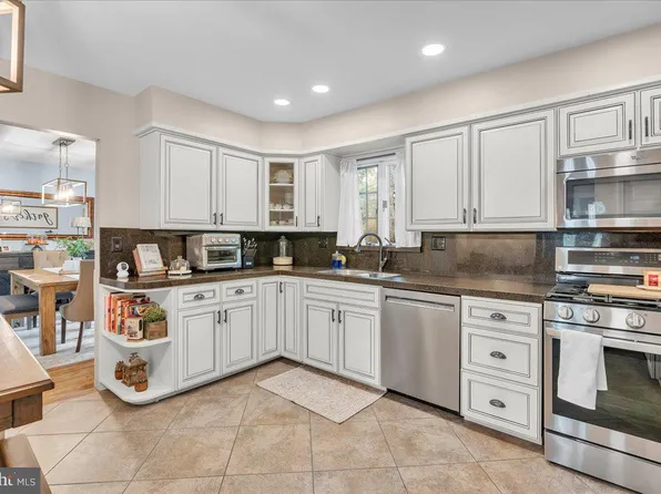 608 Clement Ave, Woodbury Heights, NJ 08097