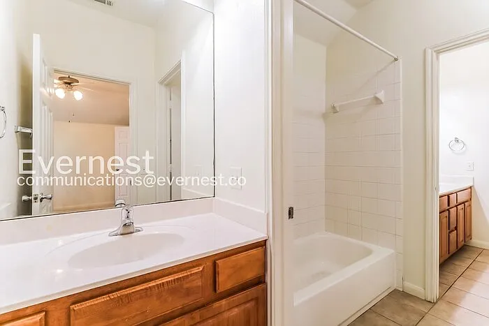 709 W 35th St — Photo 19