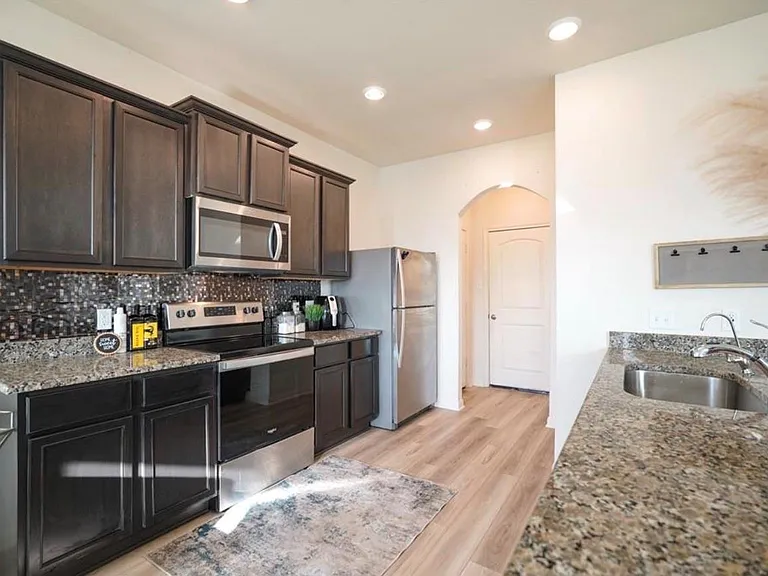 7943 Vacek Meadows Loop — Photo 11