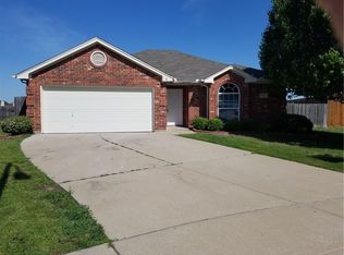 901 Raenae Dr, Burleson, TX 76028