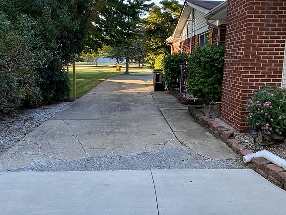 4th image of 7989 E County Road 200 N