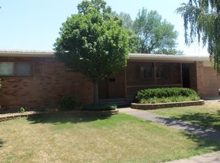 1515 Squire Ln, Aberdeen, SD 57401
