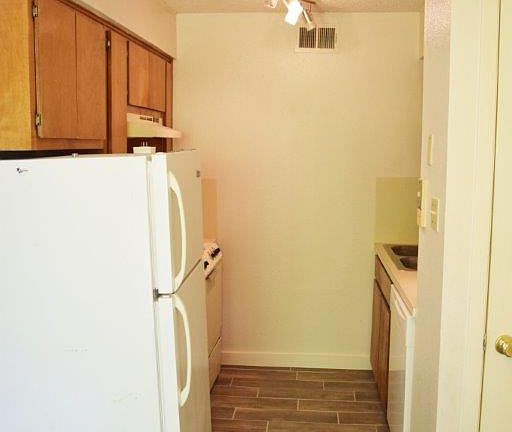 3rd image of 5402 Rose Hill Cir APT A