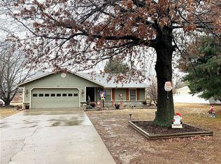 58 Meadowbrook Cir, Bentonville, AR 72712