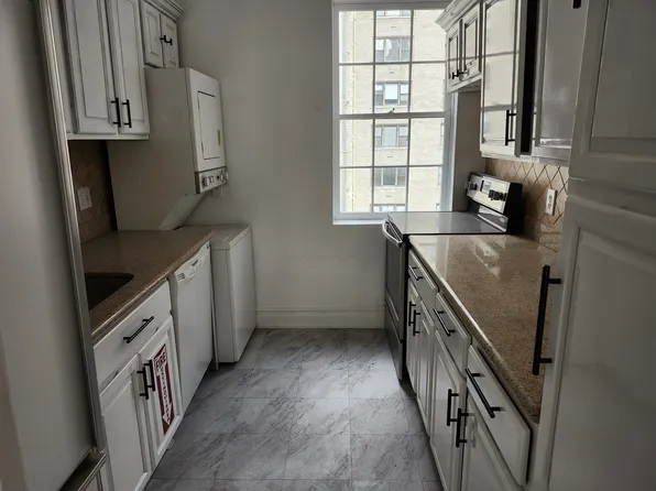 231 East 62nd Street image 22 of 25