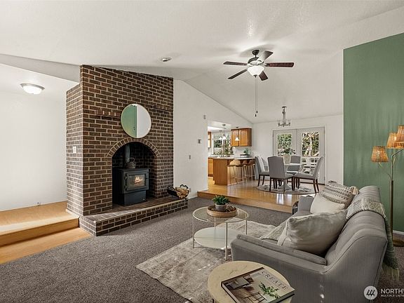 4th image of 51 NE Riverhill Lane