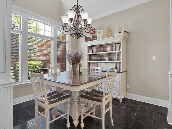 5th image of 2920 Village Cir