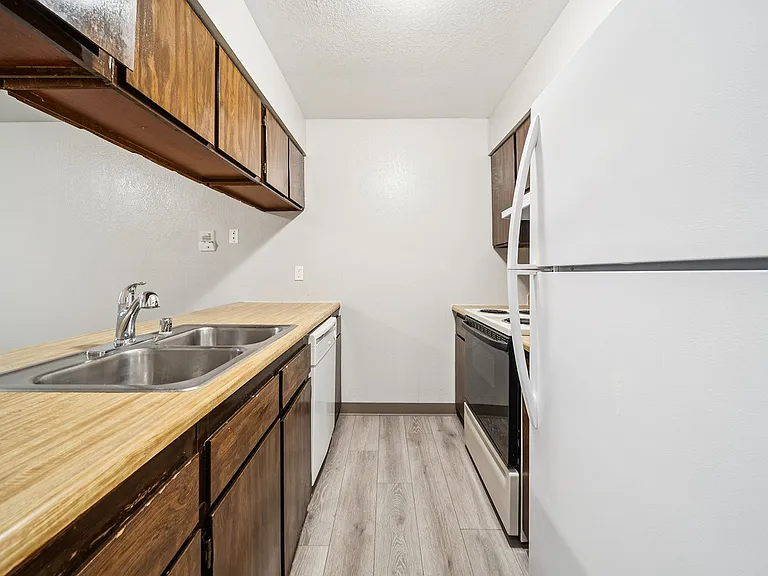 Nicole Apartments — Photo 16