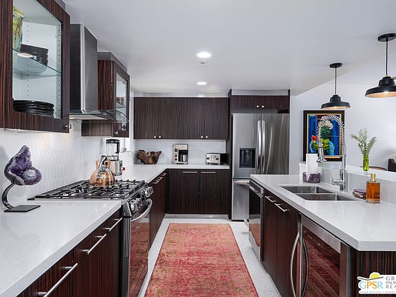 4th image of 588 E San Lorenzo Rd #204