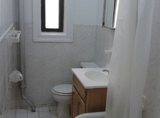 3118 34th St APT 3, Astoria, NY 11106