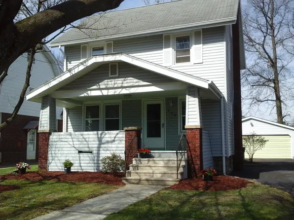 998 Dan St, Akron, OH 44310