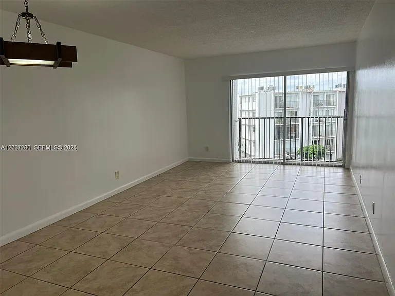 8610 N Sherman Cir #504 — Photo 5
