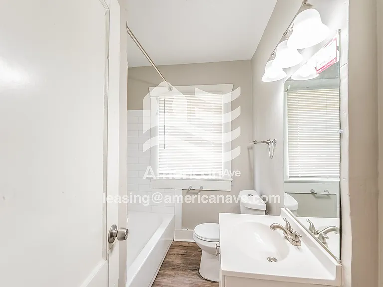 454576_010_main_bathroom_13898853.jpg