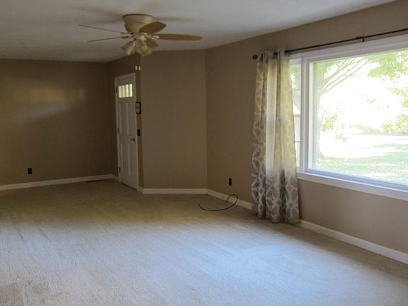 5th image of 905 Meadow Ln