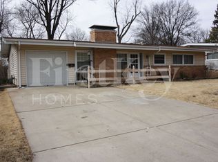 445 Ridge Dr, Florissant, MO 63033