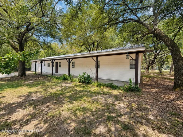 7026 W Forrest St, Bay Saint Louis, MS 39520