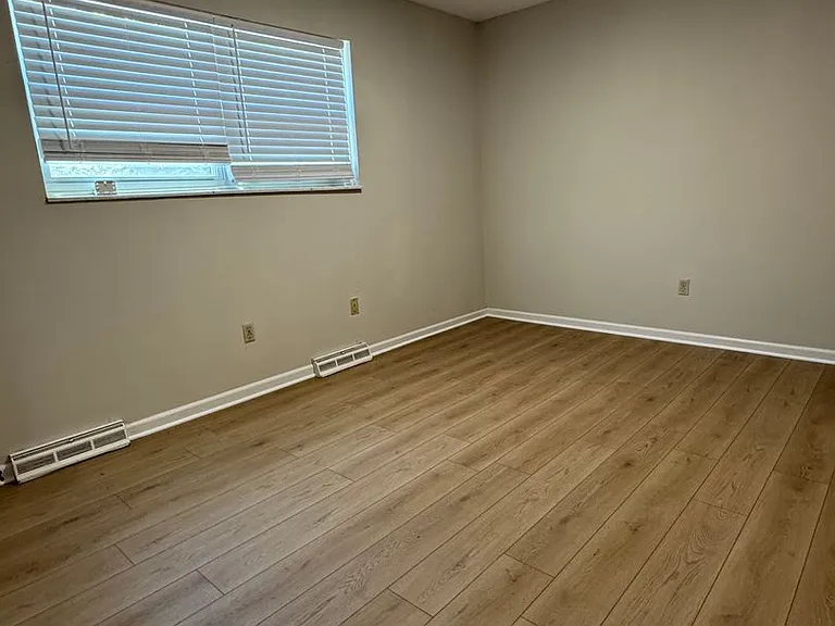 319 N Garth Ave — Photo 5