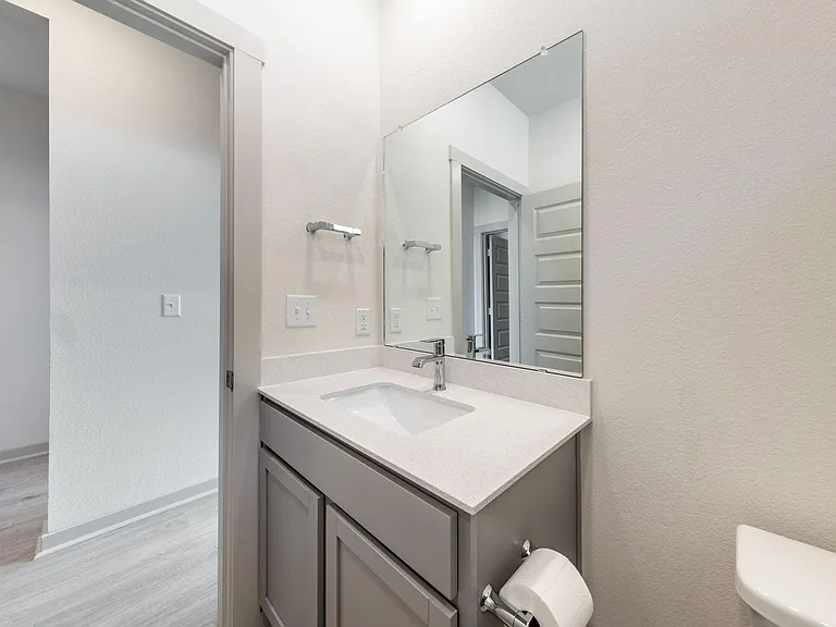 2416 Tucker Ln — Photo 15