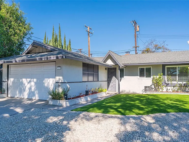 5125 W Crystal Ln — Photo 2