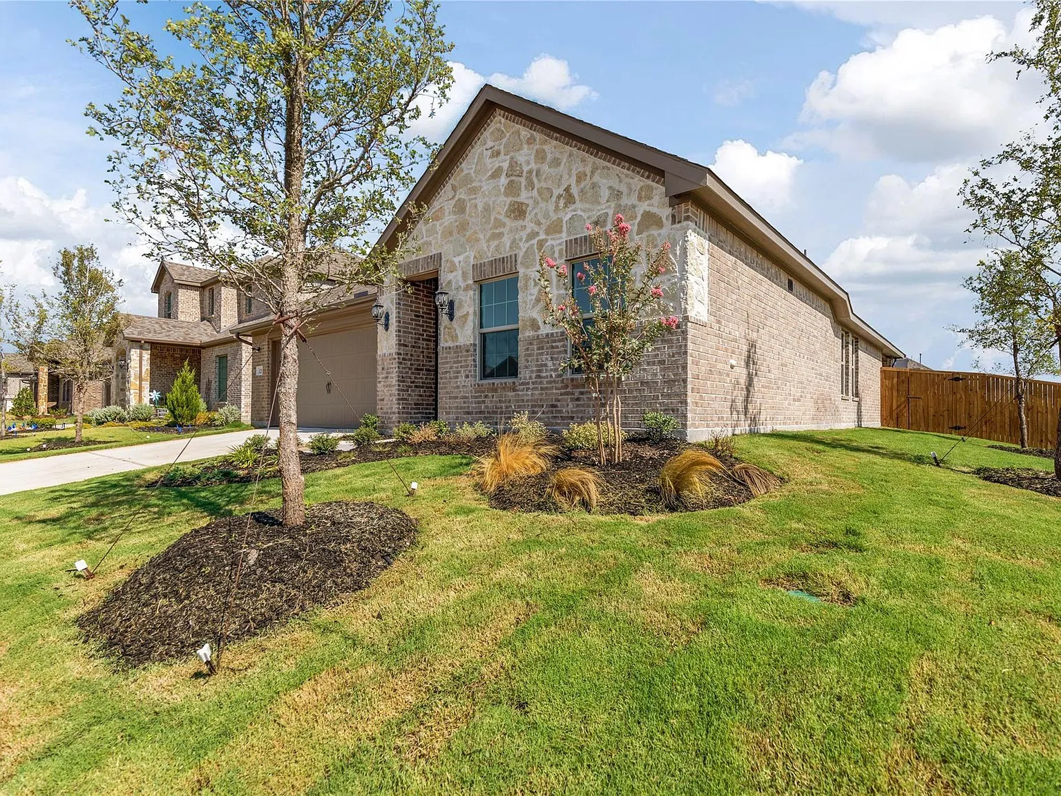 4 bed, 1800 sqft, $2,500 — Photo 4