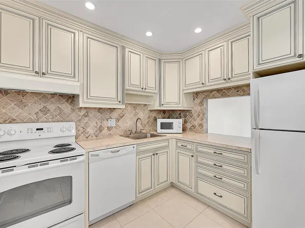 23 Abbey Ln APT 202, Delray Beach, FL 33446