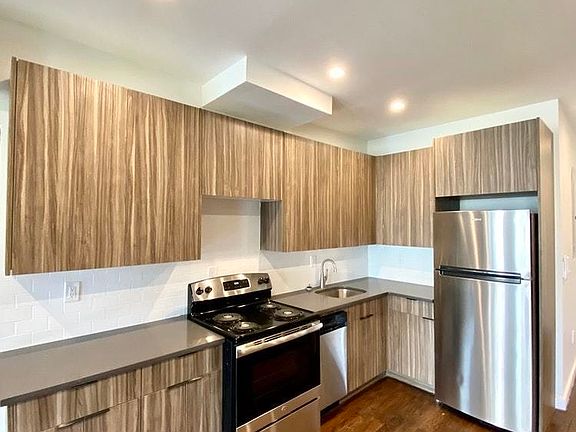 2nd image of 416 E 115th St #2