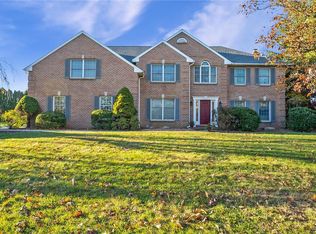 2045 Quail Creek Rd, Bethlehem, PA 18017