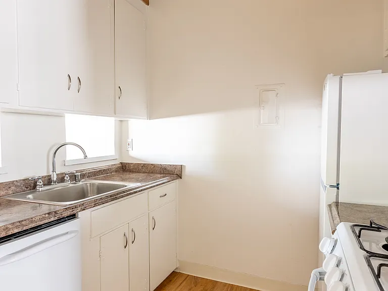 Garden Glen Apartments — Photo 12