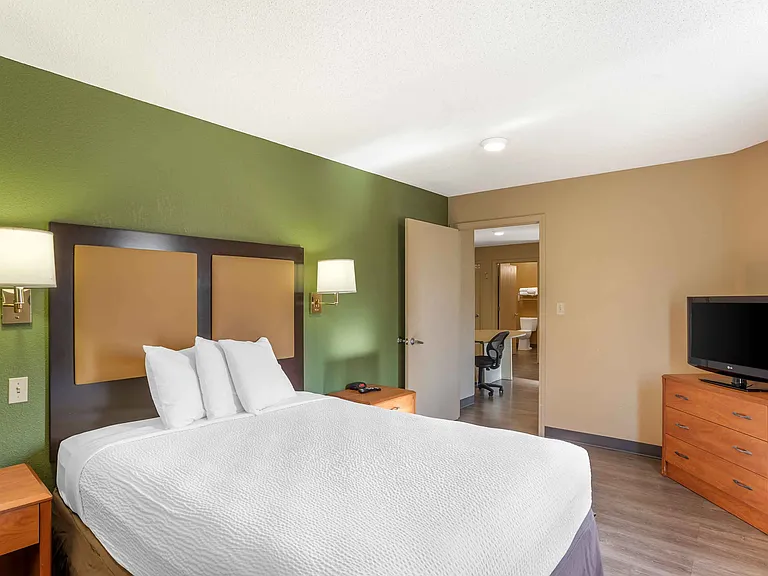 2 Bedroom Suite - 2 Queen Beds