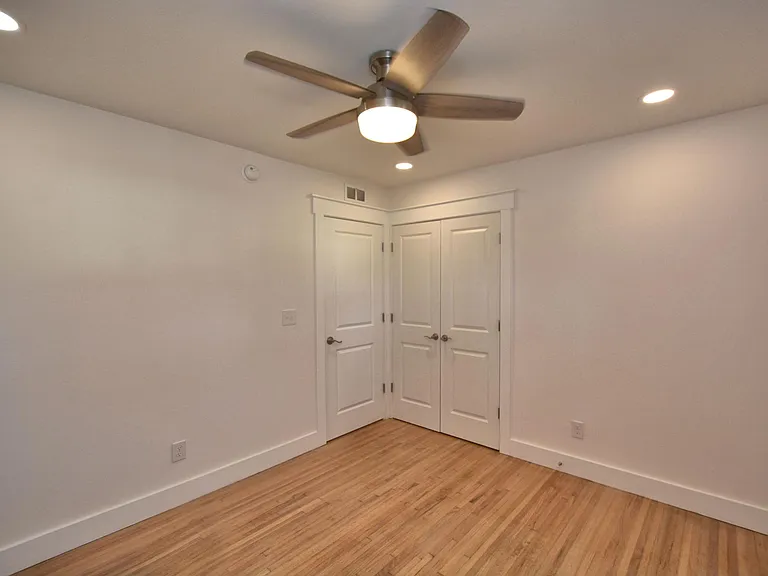 109 Edgemont Dr — Photo 36