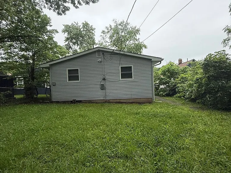 3149 N Gladstone Ave — Photo 4