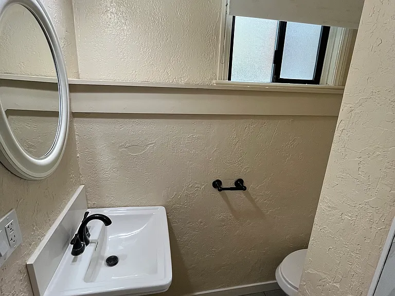 Capitola Venetian Apartments — Photo 20