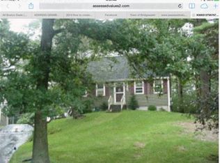 15 Pine Ridge Dr, Bridgewater, MA 02324