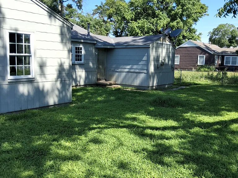 1552 S Elm Ave — Photo 7
