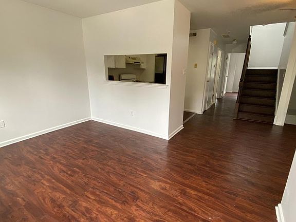 5th image of 9924 Crestmont Ave