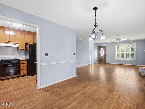 5th image of 108 Manor Ter