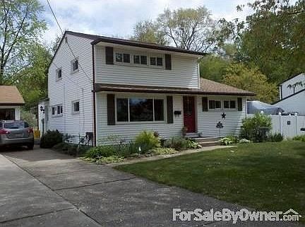 Front View
						:
						2 car garage and double driveway, easily fit up to 10 cars