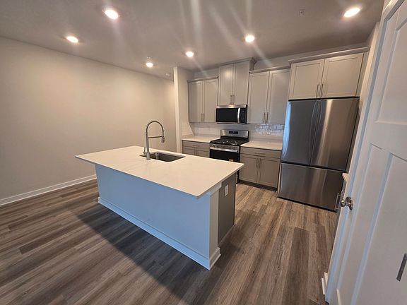 3rd image of 128 River Ridge Dr