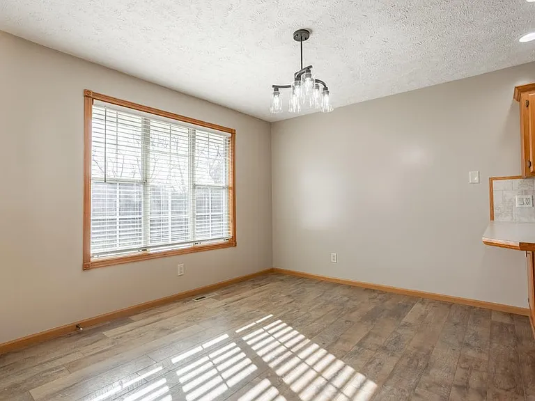 580 N Lynette Ave — Photo 7