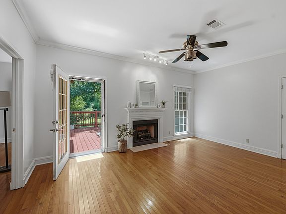 4th image of 111 Colony Ct