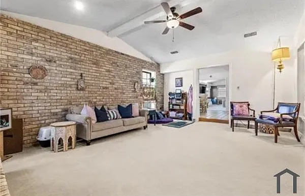 3 bed, 1957 sqft, $2,500 — Photo 4