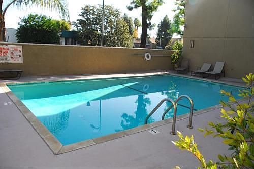 4th image of 5009 Woodman Ave APT 307