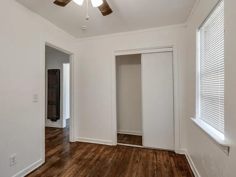 604 E 1st St — Photo 11
