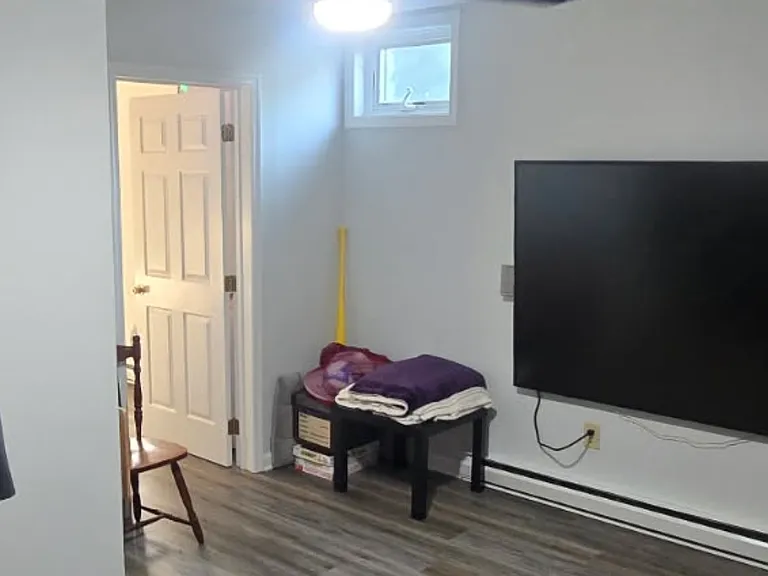 208 Park St #4 — Photo 4