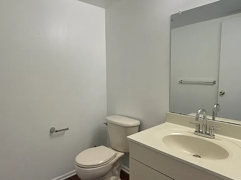 28 Spencer St #213 — Photo 15