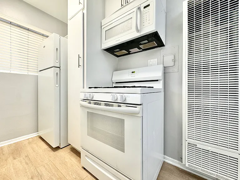 12309 Burbank Blvd #32 — Photo 11